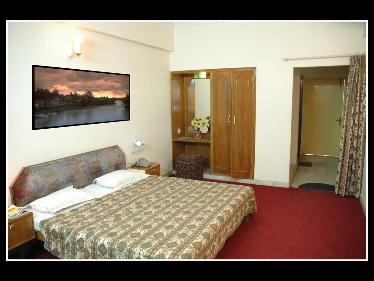 Saheli Palace Udaipur Bagian luar foto